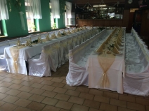 svatba-dolni-ujezd-restaurace-na-rovince-potahy-na-zidle