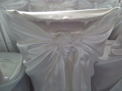 svatebni-potahy-na-zidle-satenove-povlaky-2