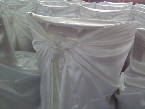 svatebni-potahy-na-zidle-satenove-povlaky-3