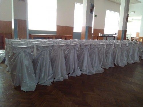 svatebni-potahy-na-zidle-satenove-povlaky-4
