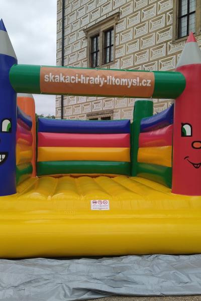 Skakaci Hrady Na Svatbu Oslavu 8