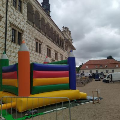 Skakaci Hrady Na Svatbu Oslavu 9