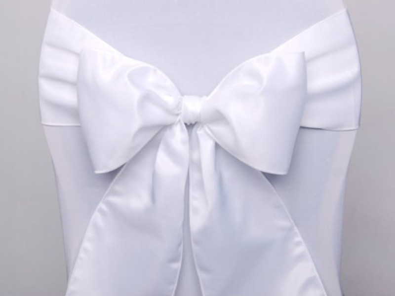 Bílá mašle na židle půjčovna