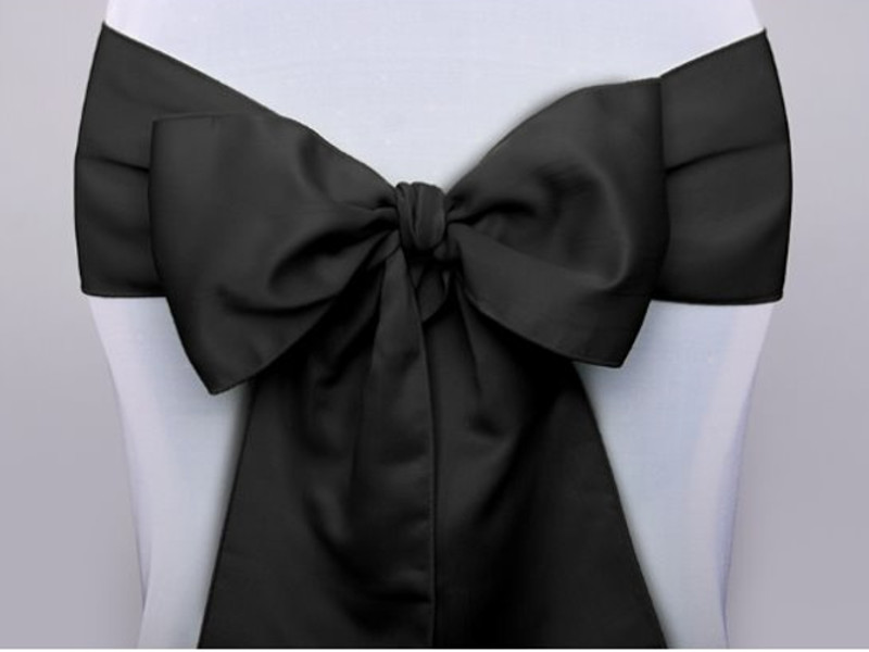 Černá mašle na židle