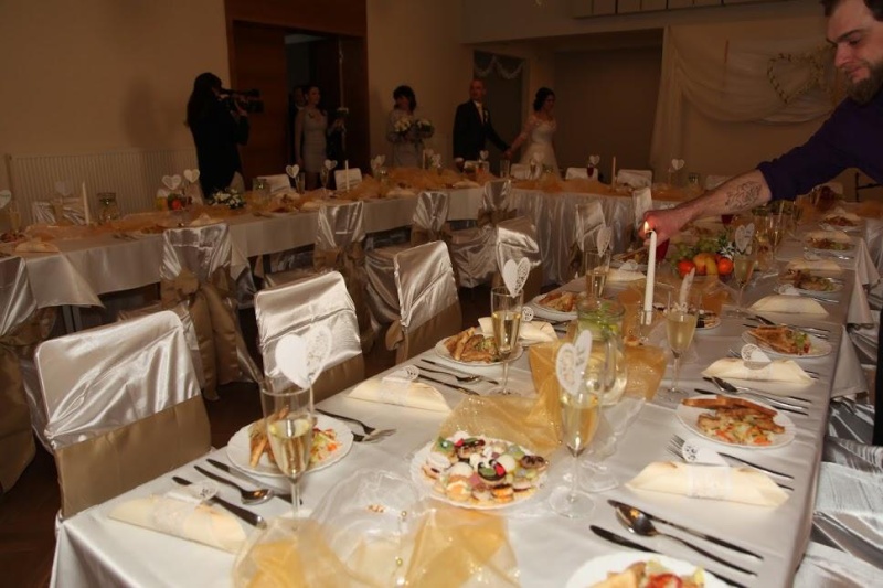 Půjčovna svatební potahy na židle Polička