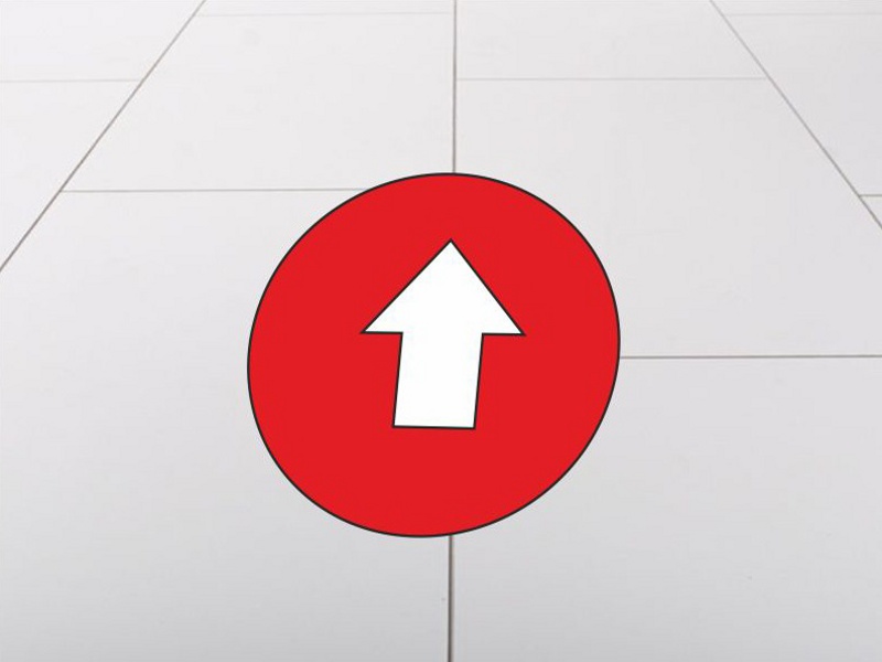 samolepka dodrzuj rozestup sipka