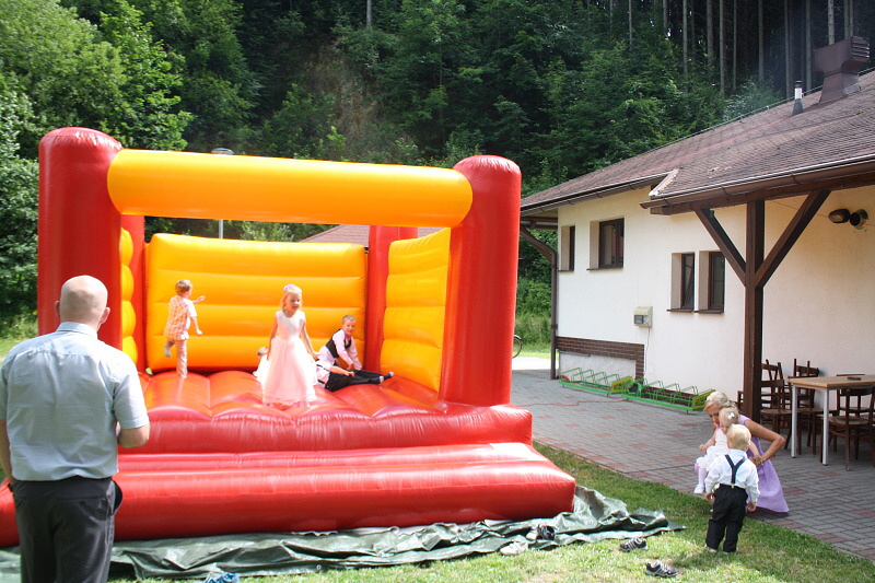 skakaci hrad na svatbu s obsluhou 1