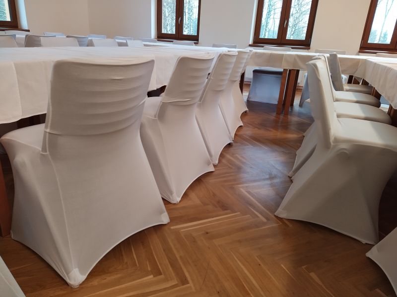 Zapůjčení, pronájem elastických potahů na židle