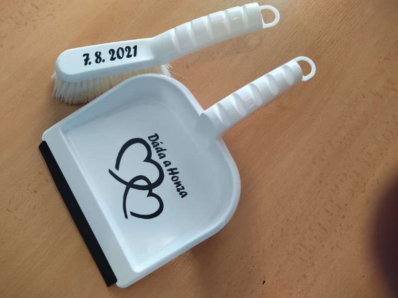 Zakázková výroba řezaných samolepek